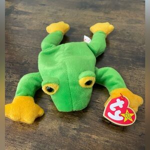Ty Beanie Baby * Smoochy the frog * Date of birth: Oct 1‎ 1997 *